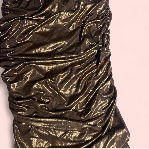 Elegant One-Shoulder Metallic Dress - Picture 4 of 7